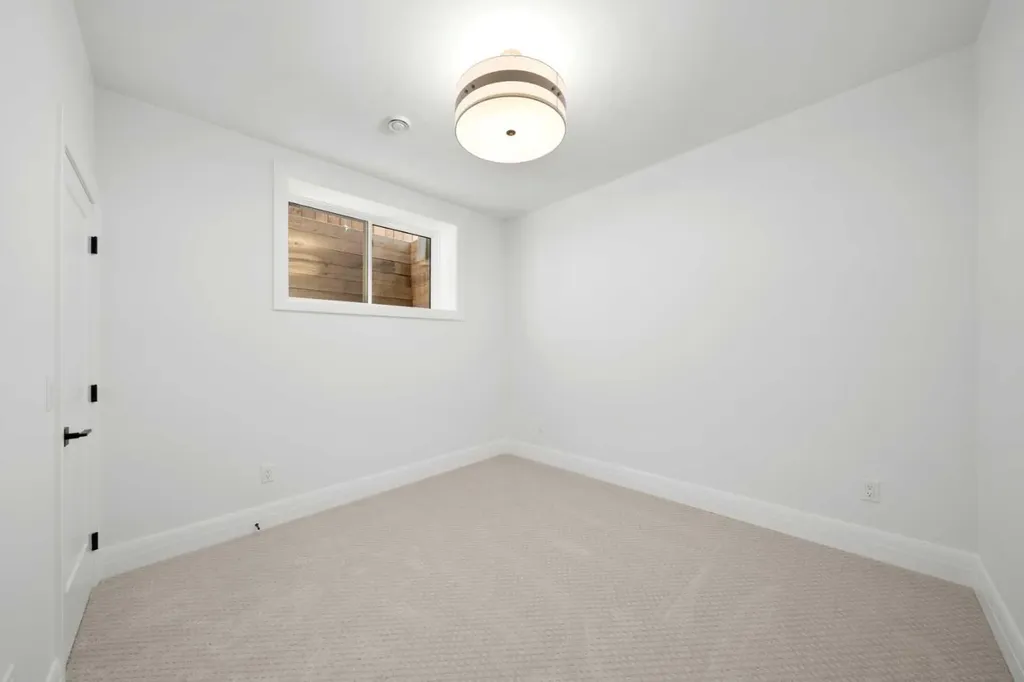 2407 4 Avenue NW Calgary AB T2N 0P3