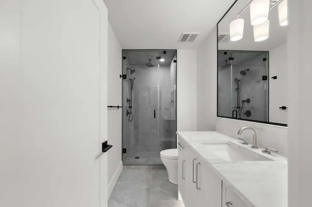 2407 4 Avenue NW Calgary AB T2N 0P3