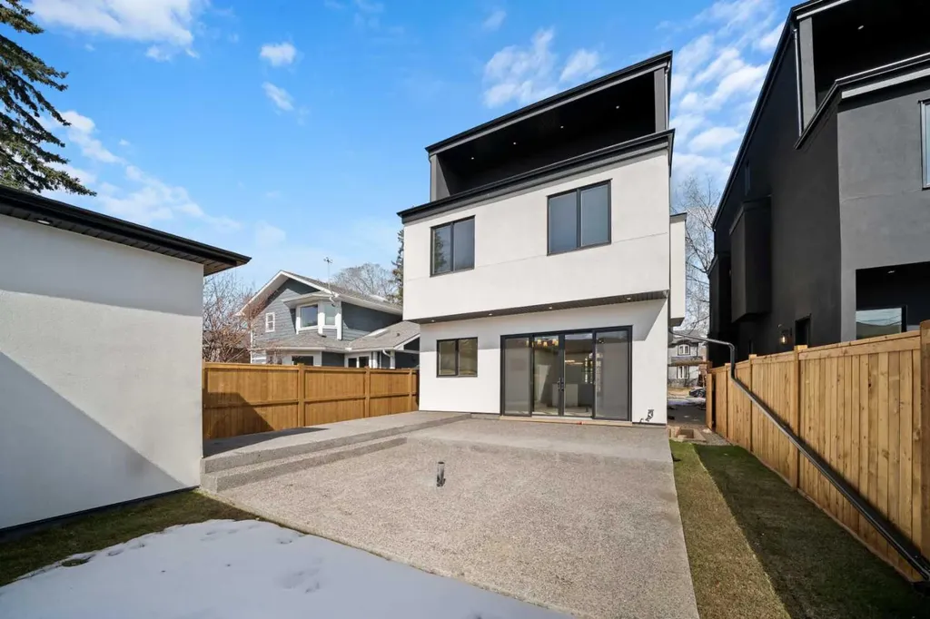 2407 4 Avenue NW Calgary AB T2N 0P3