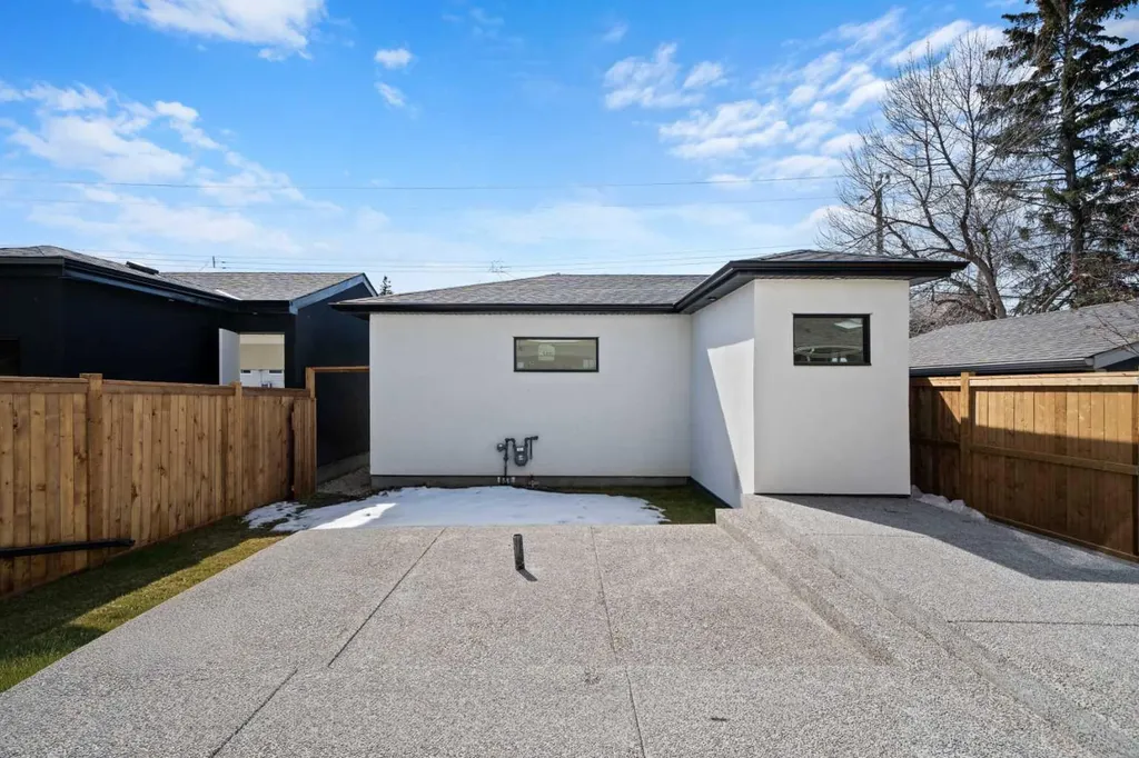 2407 4 Avenue NW Calgary AB T2N 0P3