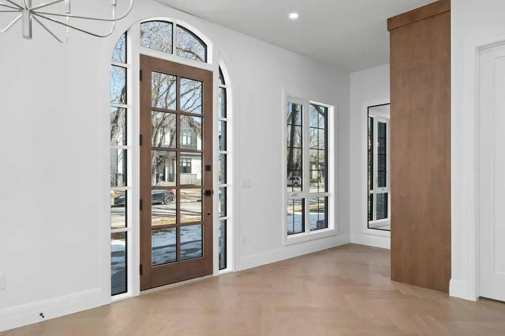 2407 4 Avenue NW Calgary AB T2N 0P3