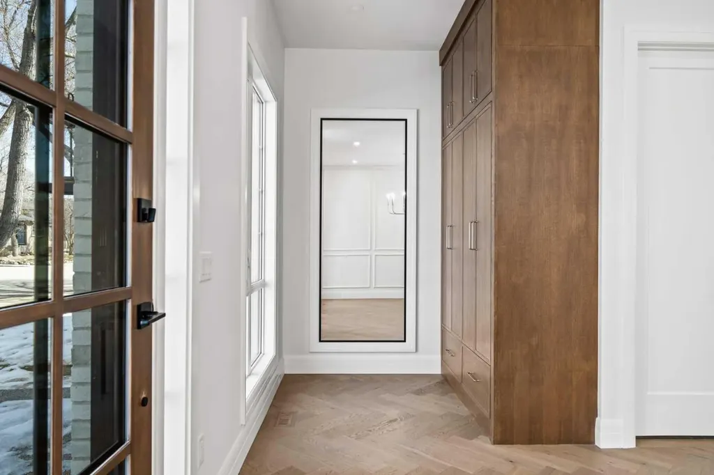 2407 4 Avenue NW Calgary AB T2N 0P3