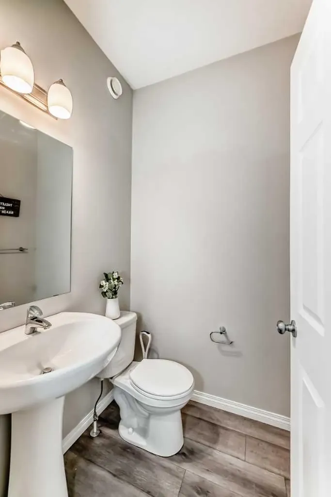 35 Lucas Terrace NW Calgary AB T3P1P9