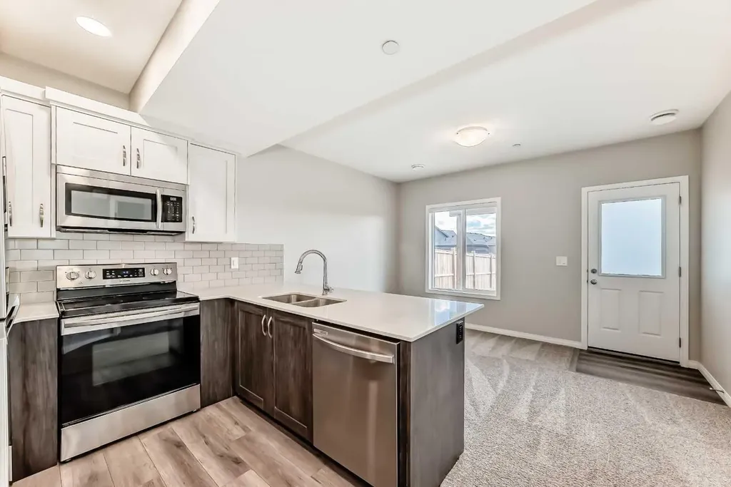 35 Lucas Terrace NW Calgary AB T3P1P9