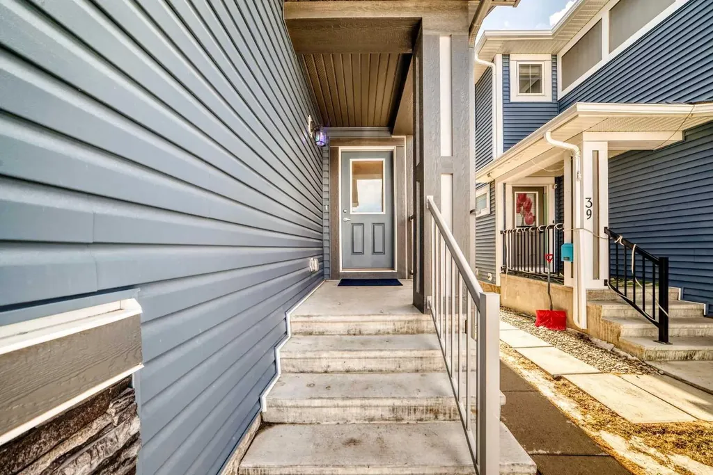 35 Lucas Terrace NW Calgary AB T3P1P9