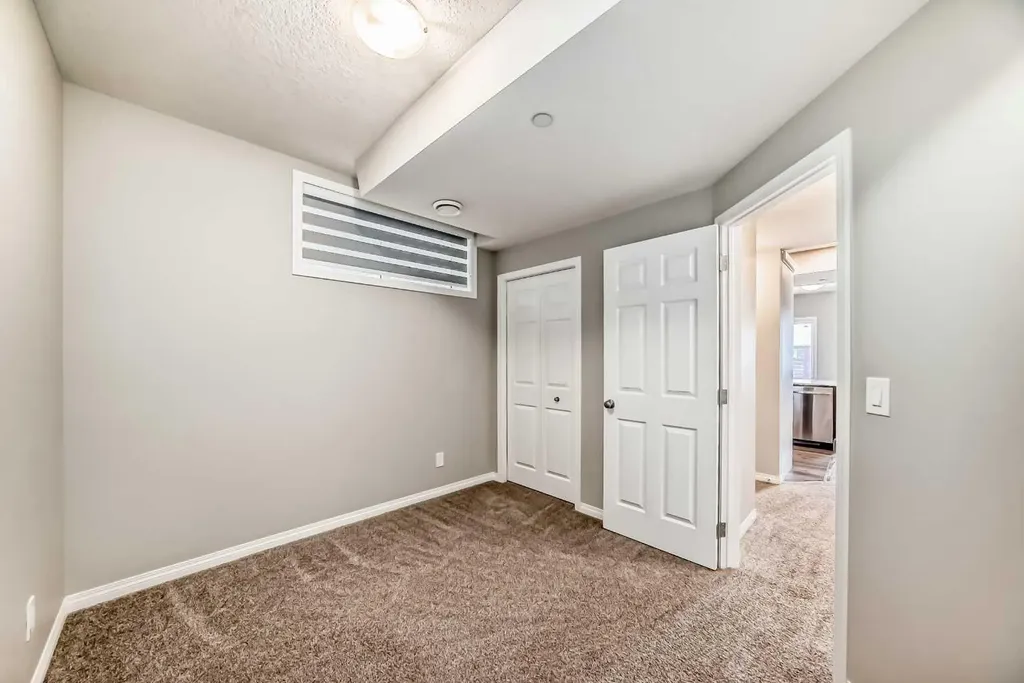 35 Lucas Terrace NW Calgary AB T3P1P9