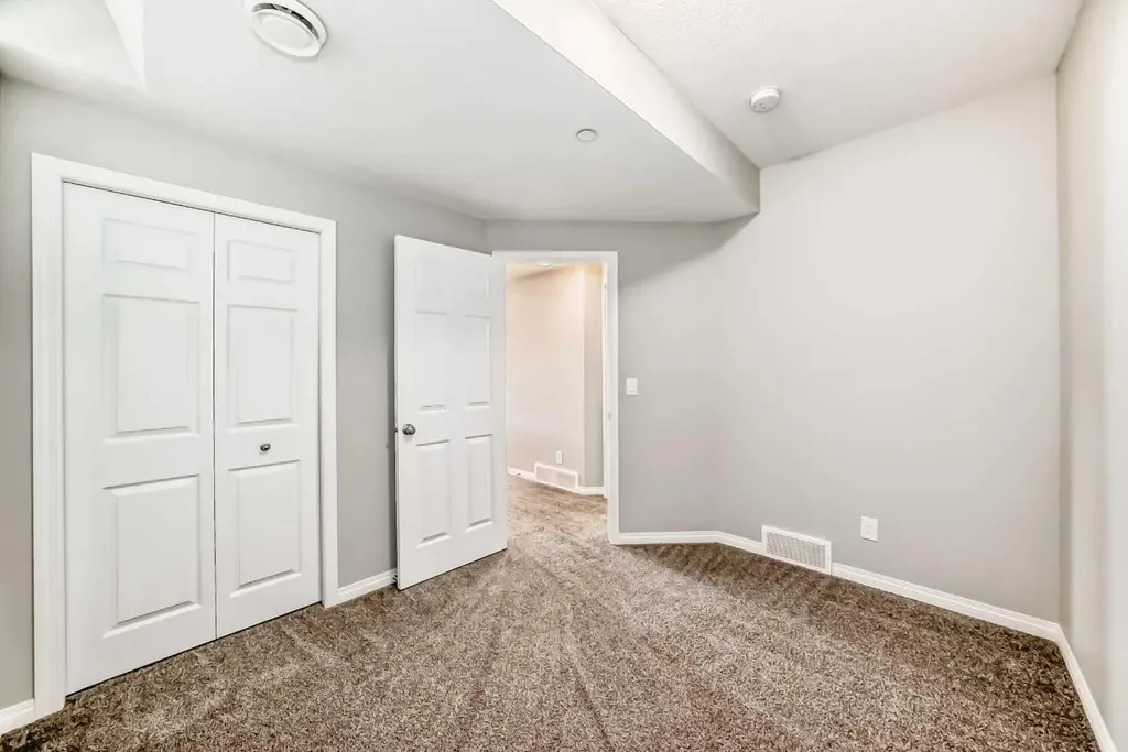 35 Lucas Terrace NW Calgary AB T3P1P9