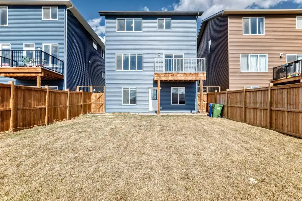 35 Lucas Terrace NW Calgary AB T3P1P9