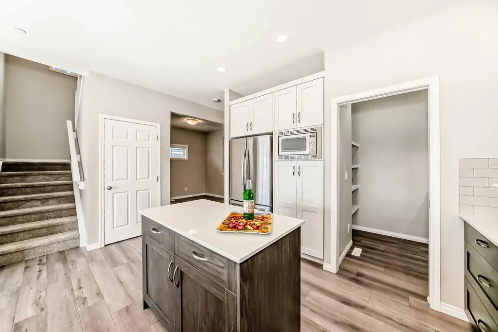 35 Lucas Terrace NW Calgary AB T3P1P9