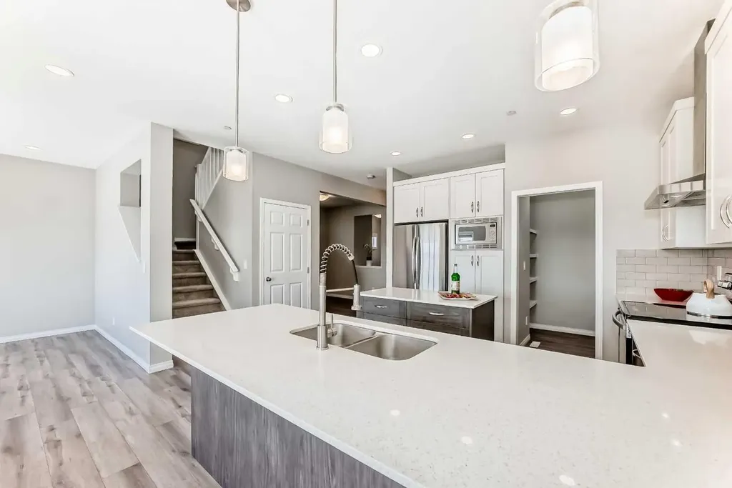 35 Lucas Terrace NW Calgary AB T3P1P9