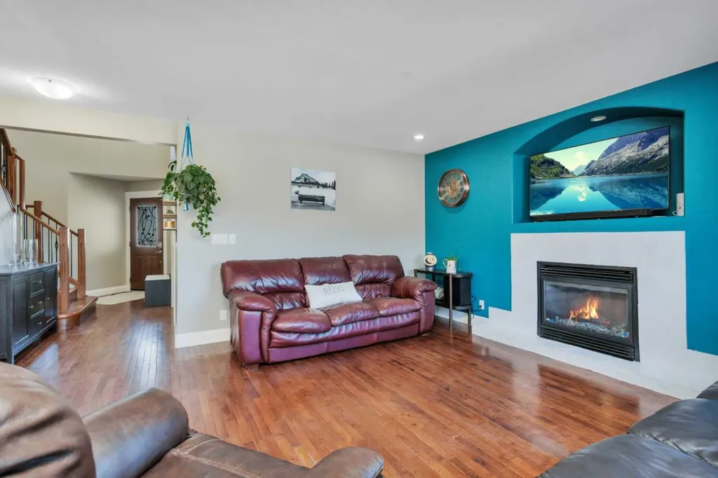17 Coachill Street Blackfalds AB T4M 0A9