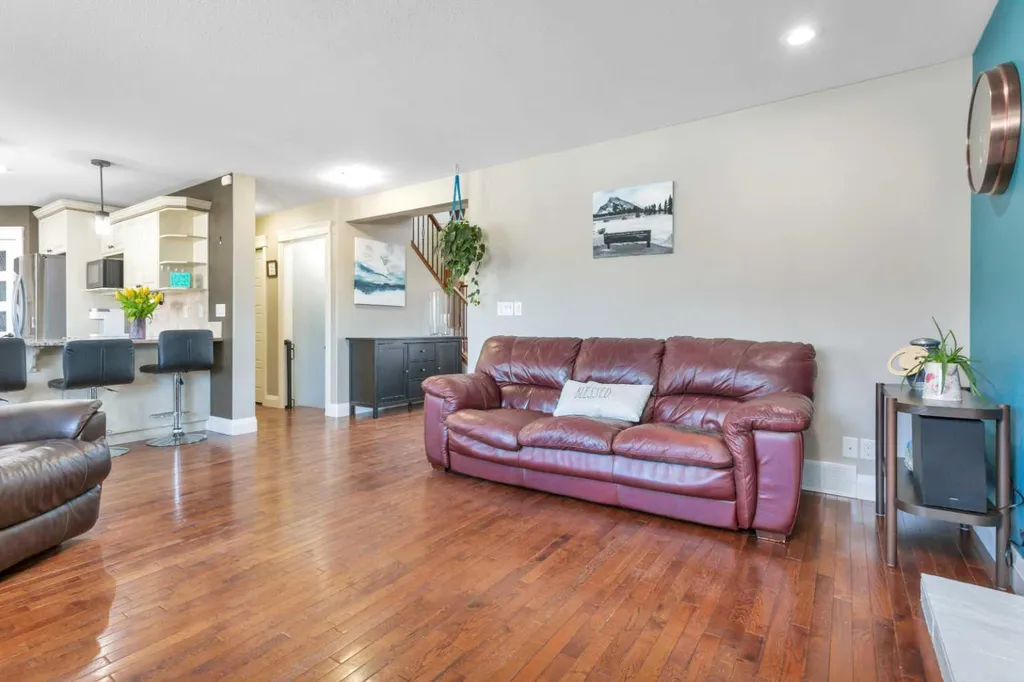 17 Coachill Street Blackfalds AB T4M 0A9