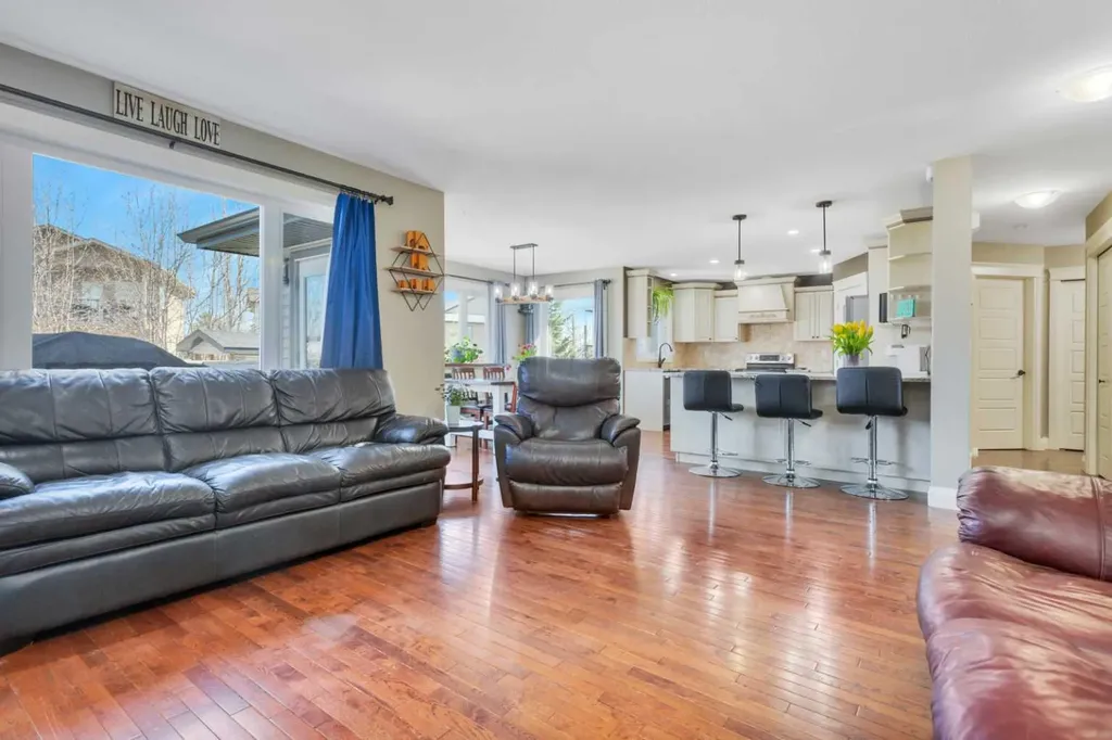 17 Coachill Street Blackfalds AB T4M 0A9