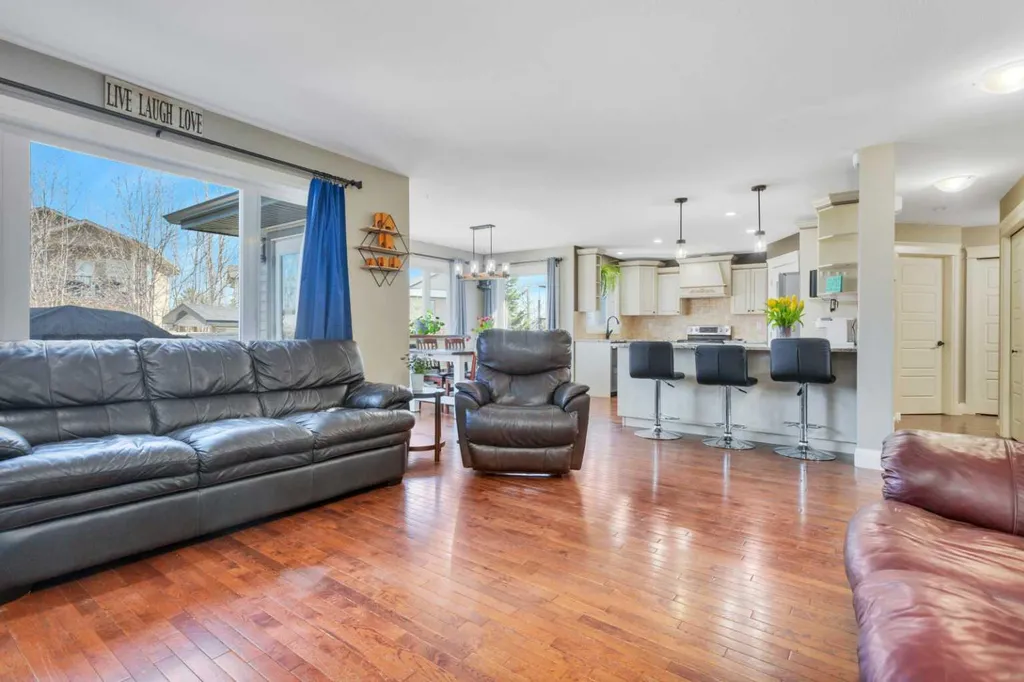 17 Coachill Street Blackfalds AB T4M 0A9