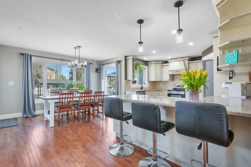 17 Coachill Street Blackfalds AB T4M 0A9