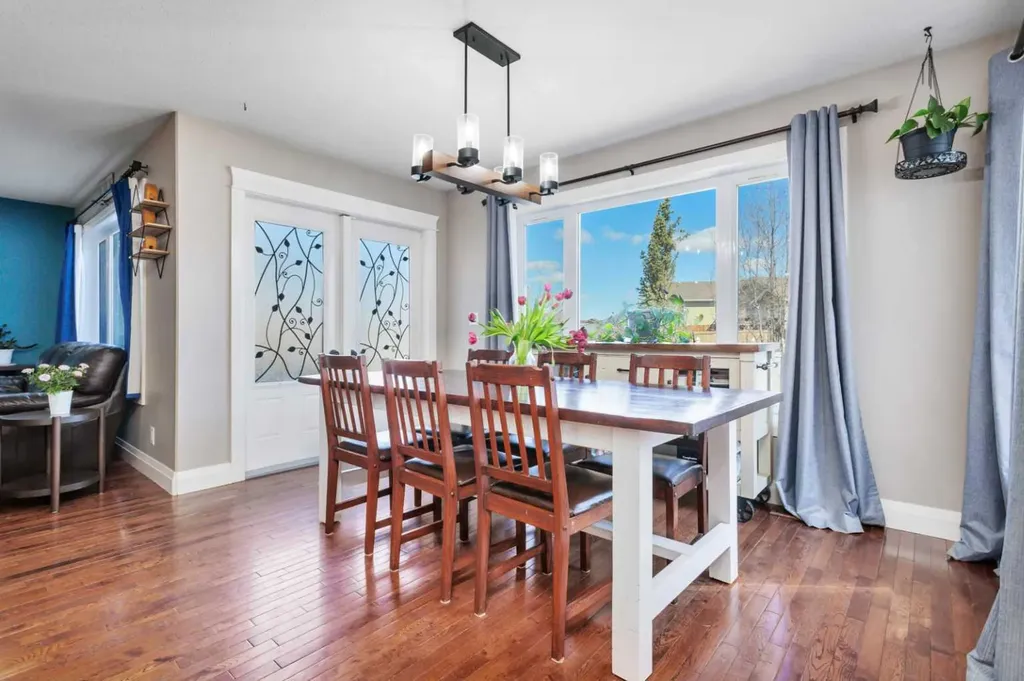 17 Coachill Street Blackfalds AB T4M 0A9