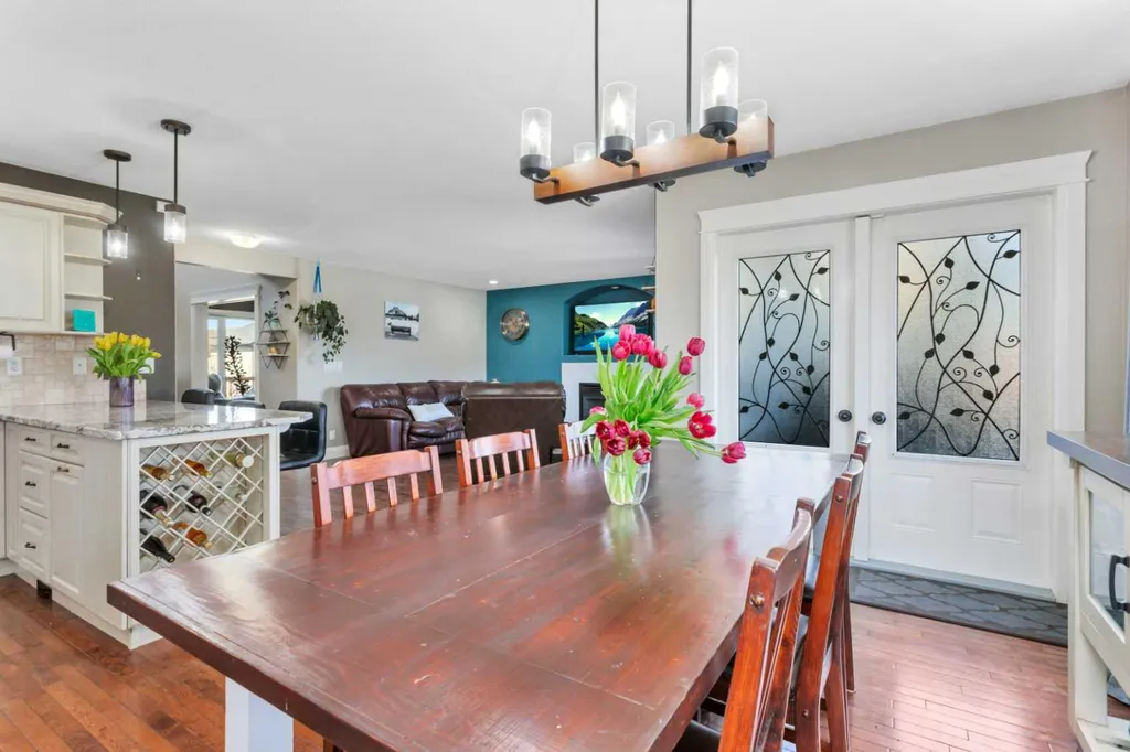 17 Coachill Street Blackfalds AB T4M 0A9