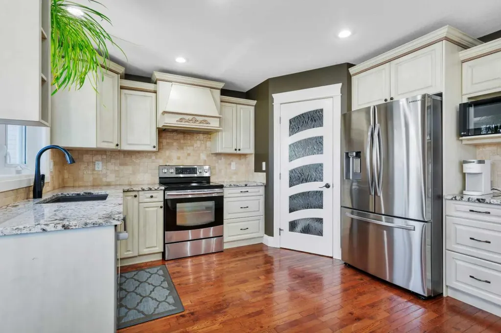 17 Coachill Street Blackfalds AB T4M 0A9