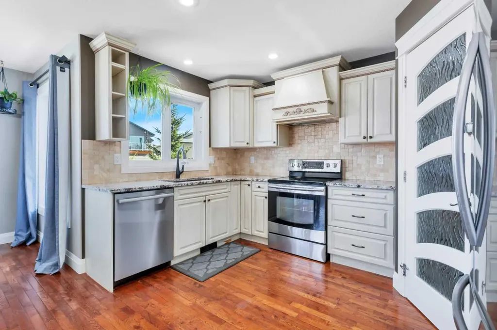 17 Coachill Street Blackfalds AB T4M 0A9