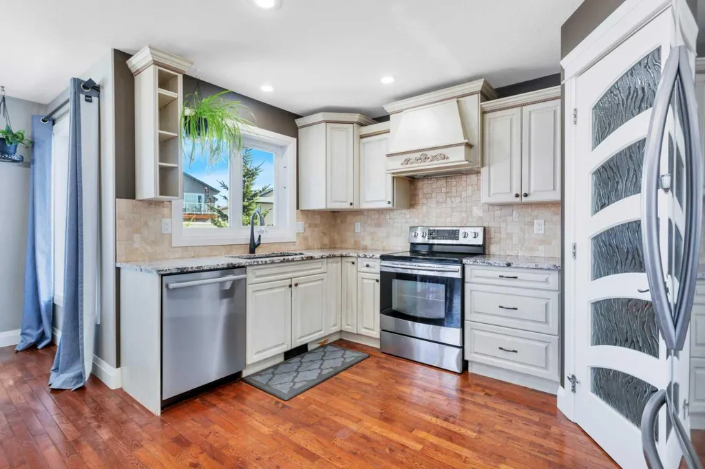 17 Coachill Street Blackfalds AB T4M 0A9