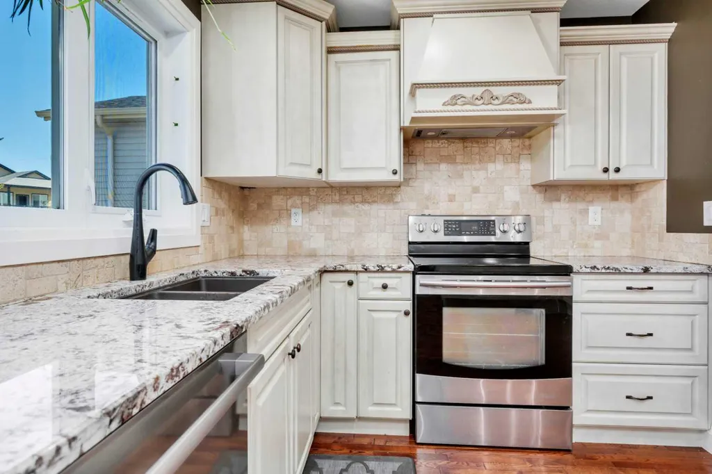 17 Coachill Street Blackfalds AB T4M 0A9
