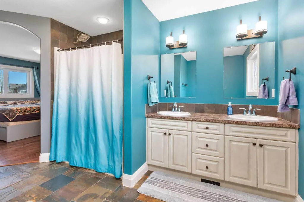 17 Coachill Street Blackfalds AB T4M 0A9