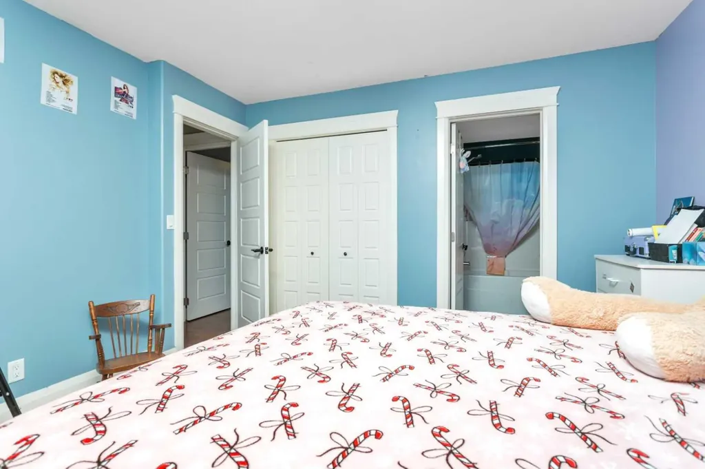 17 Coachill Street Blackfalds AB T4M 0A9