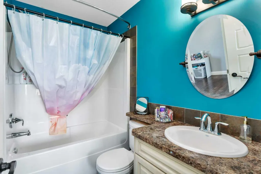 17 Coachill Street Blackfalds AB T4M 0A9