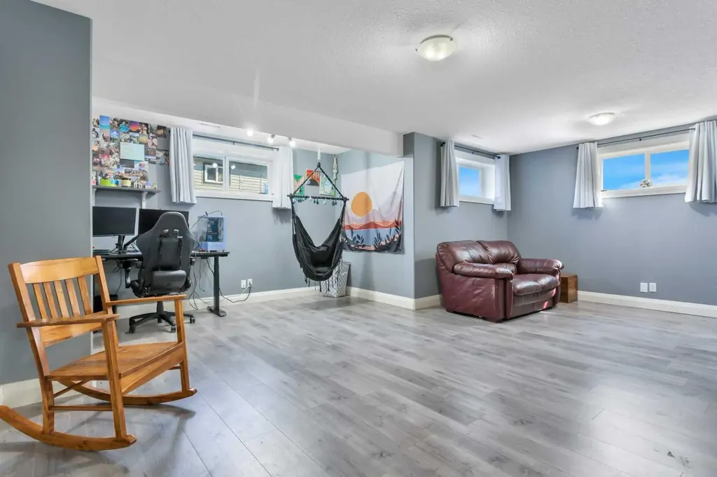 17 Coachill Street Blackfalds AB T4M 0A9