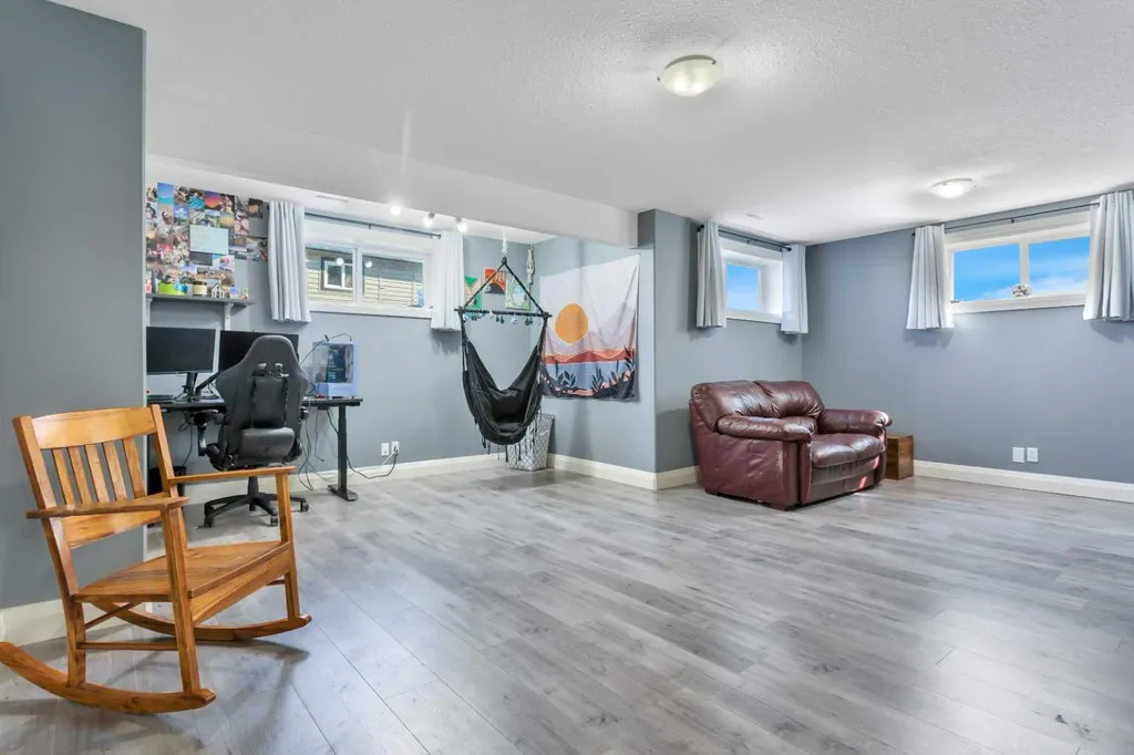 17 Coachill Street Blackfalds AB T4M 0A9