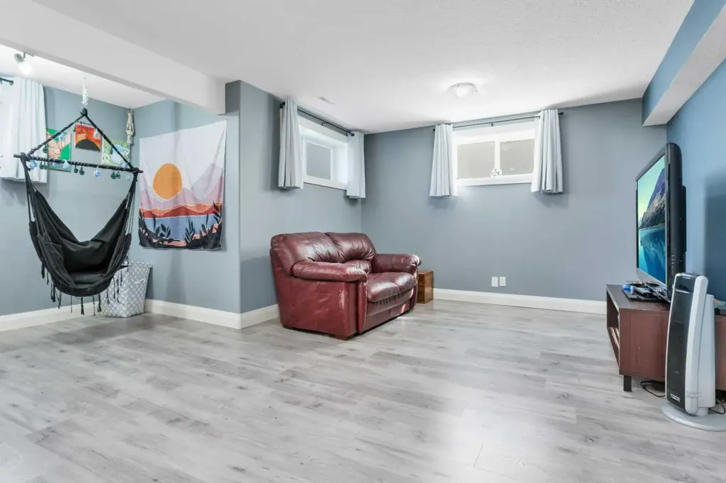 17 Coachill Street Blackfalds AB T4M 0A9