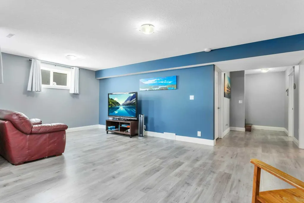17 Coachill Street Blackfalds AB T4M 0A9