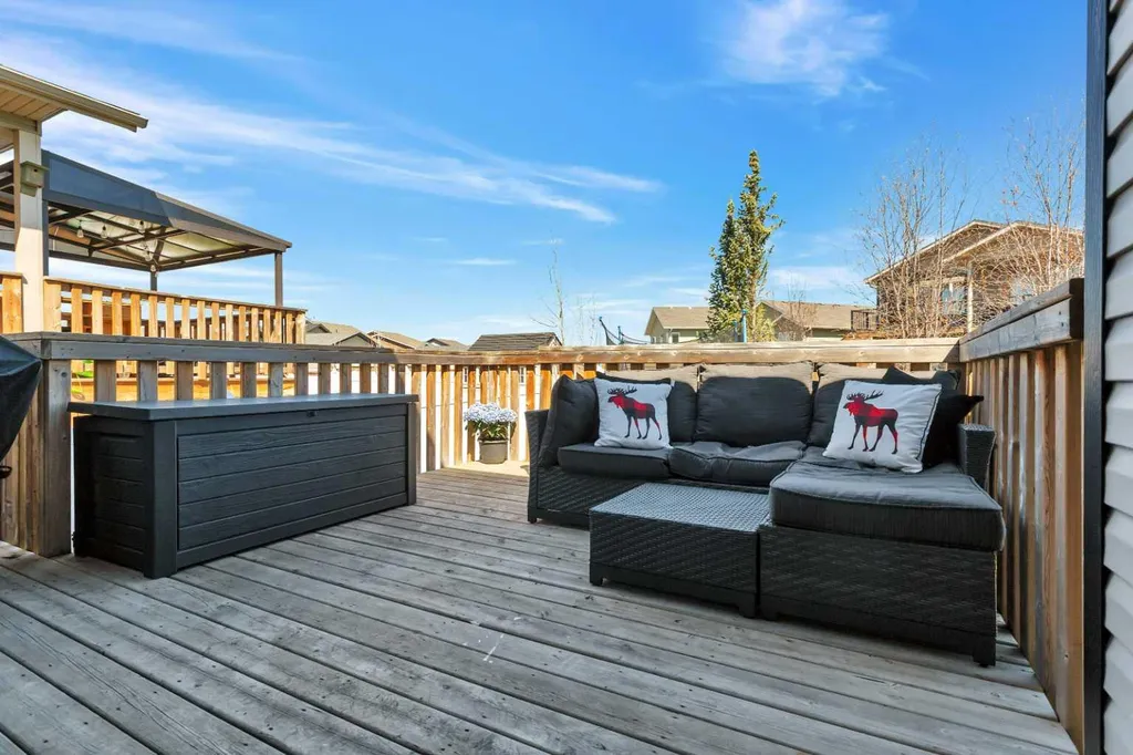 17 Coachill Street Blackfalds AB T4M 0A9