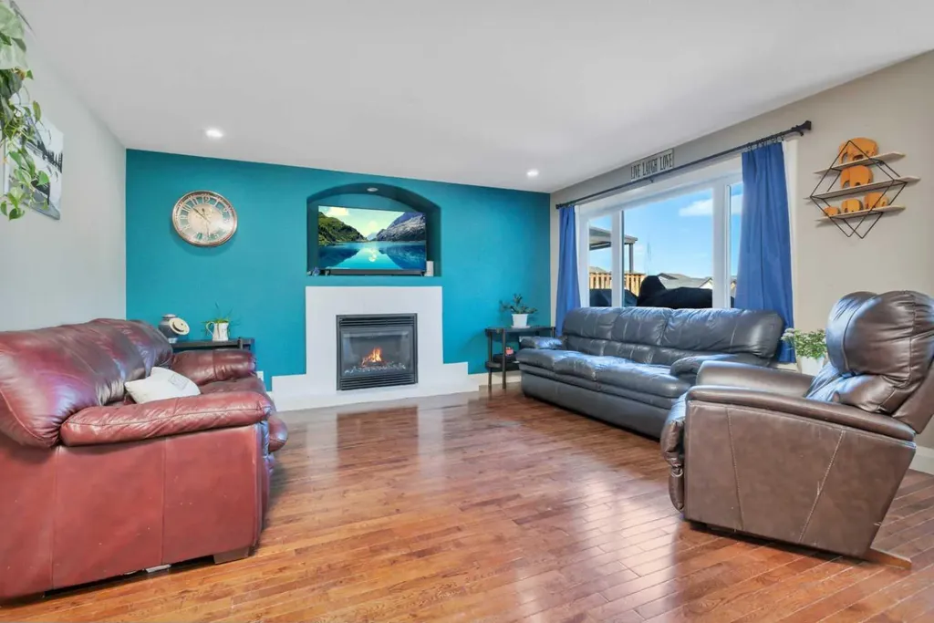 17 Coachill Street Blackfalds AB T4M 0A9