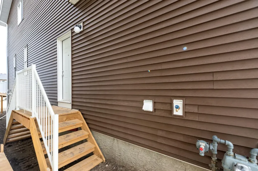 90 Edith Green NW Calgary AB T3R 2B5