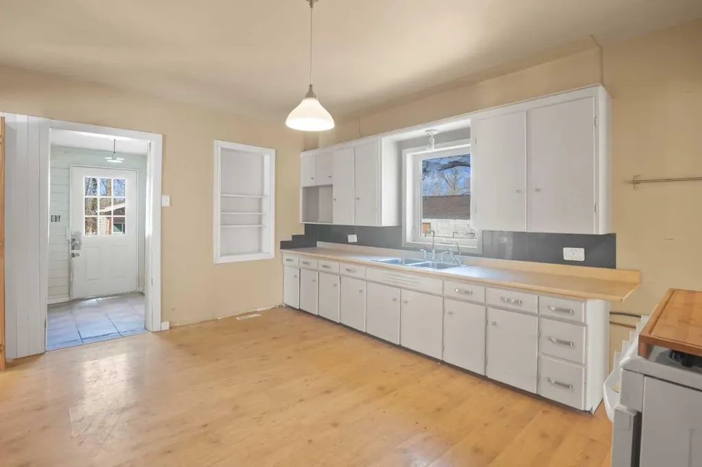 39020B Range Road 21 Rural Lacombe County AB T4E2M8