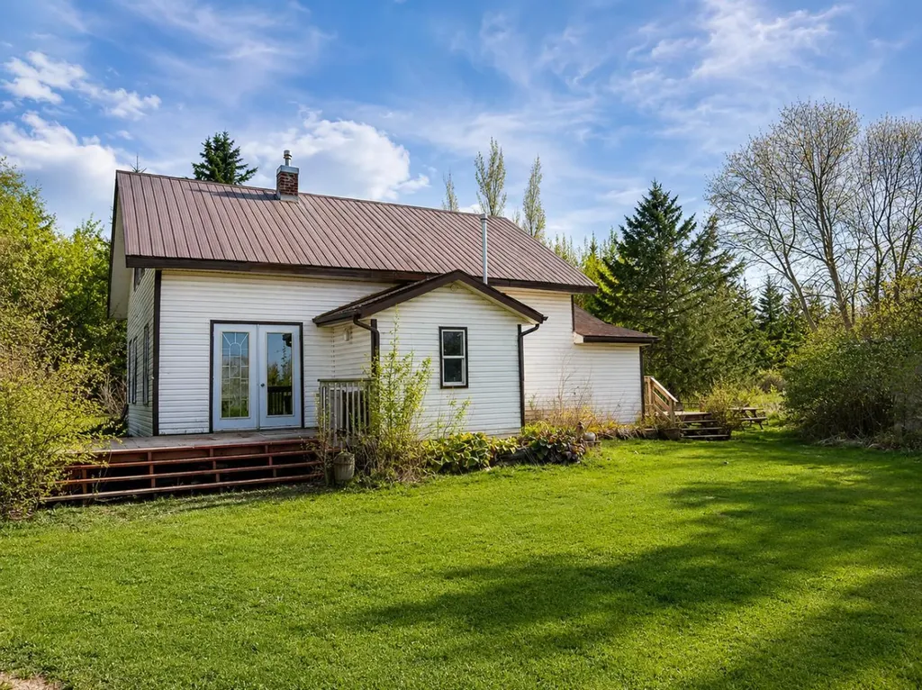 39020B Range Road 21 Rural Lacombe County AB T4E2M8