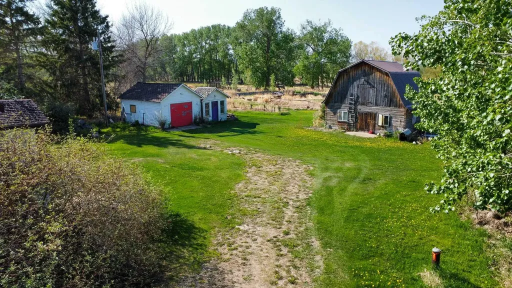 39020B Range Road 21 Rural Lacombe County AB T4E2M8