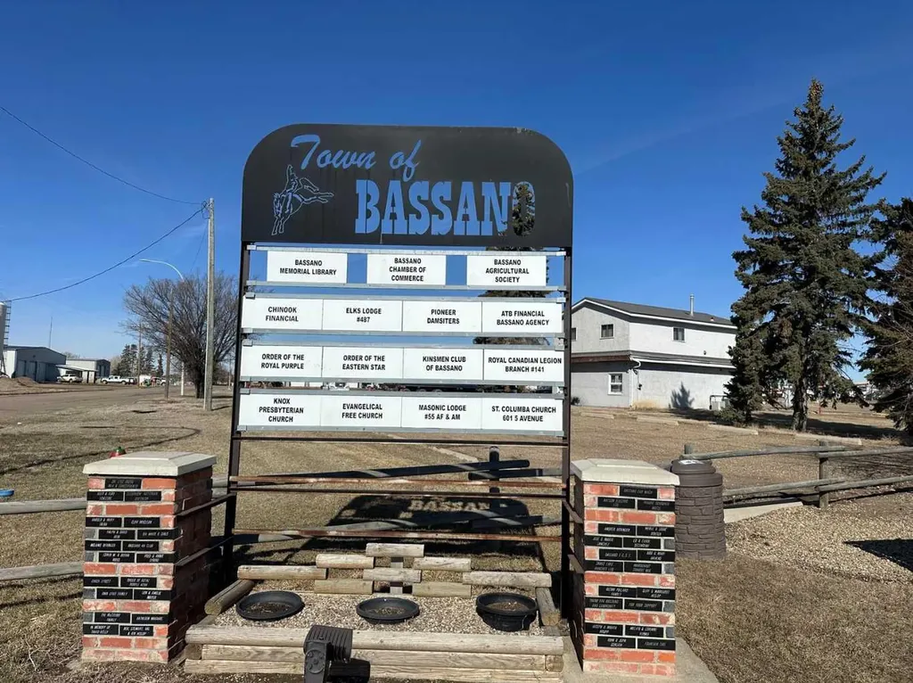 1002 5 Avenue Bassano AB T0J 0B0