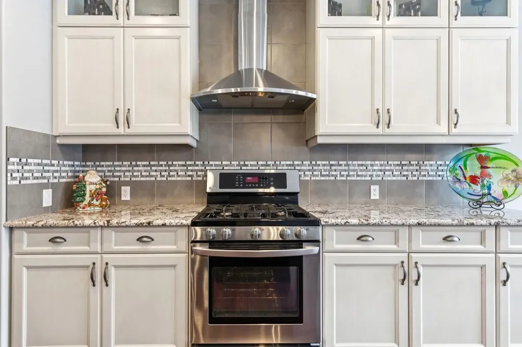 135 Auburn Sound Manor SE Calgary AB T3M 0R9