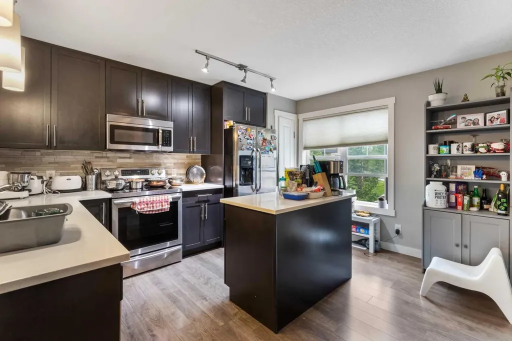 319 Mckenzie Towne Square SE Calgary AB T2Z 1E3