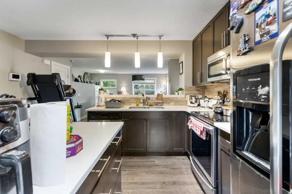 319 Mckenzie Towne Square SE Calgary AB T2Z 1E3
