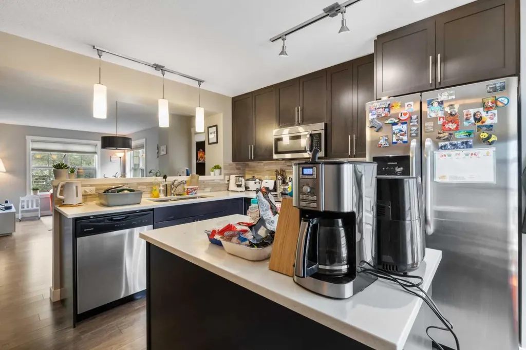 319 Mckenzie Towne Square SE Calgary AB T2Z 1E3