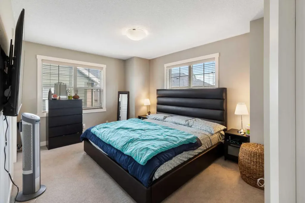 319 Mckenzie Towne Square SE Calgary AB T2Z 1E3