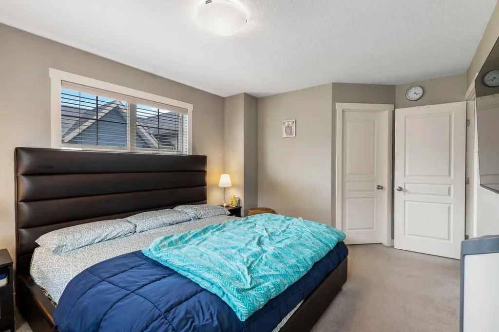 319 Mckenzie Towne Square SE Calgary AB T2Z 1E3