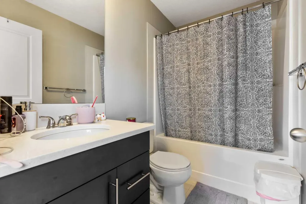 319 Mckenzie Towne Square SE Calgary AB T2Z 1E3