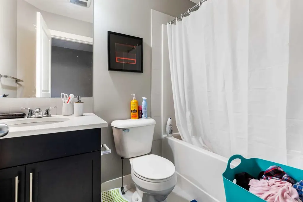 319 Mckenzie Towne Square SE Calgary AB T2Z 1E3