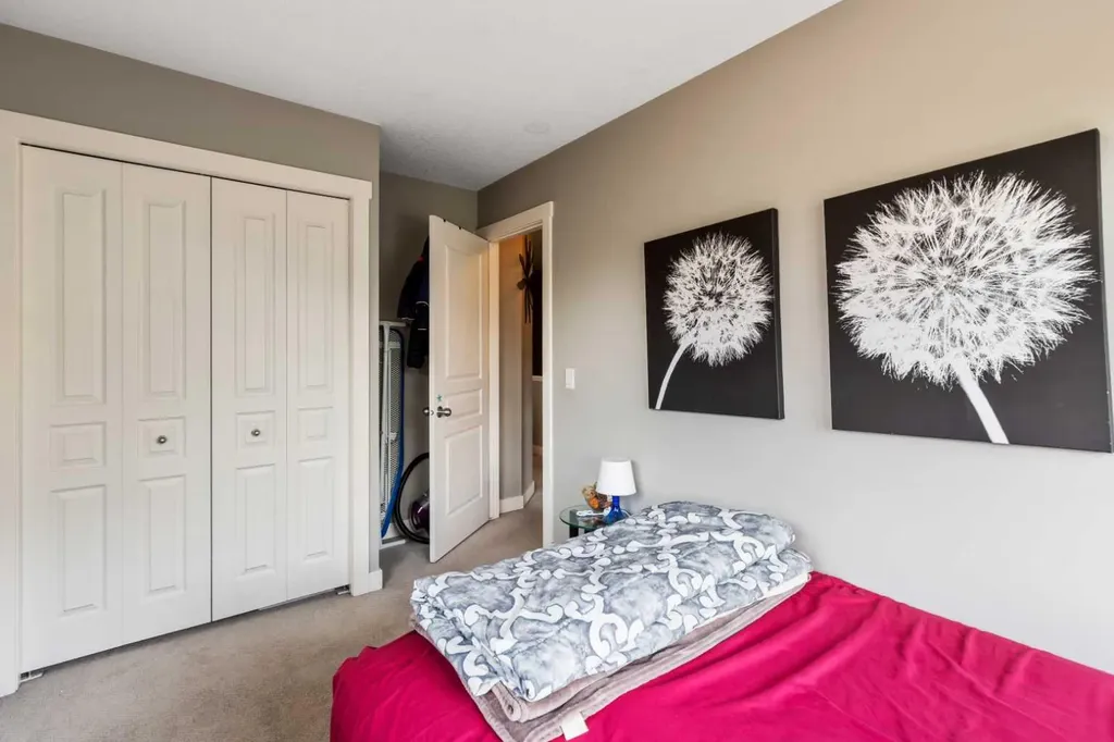 319 Mckenzie Towne Square SE Calgary AB T2Z 1E3