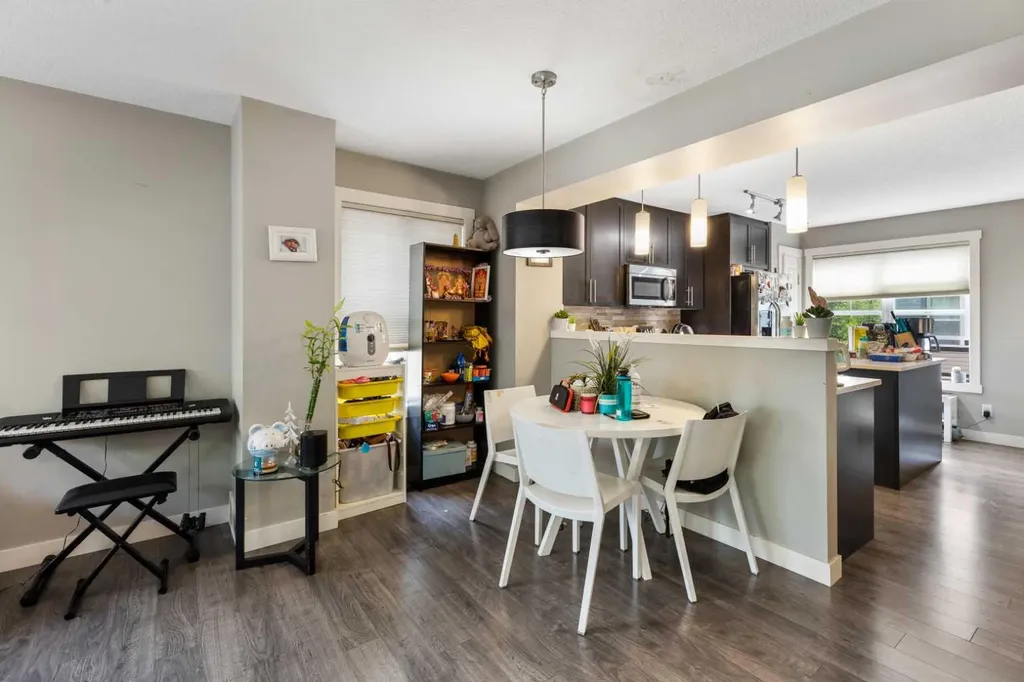 319 Mckenzie Towne Square SE Calgary AB T2Z 1E3
