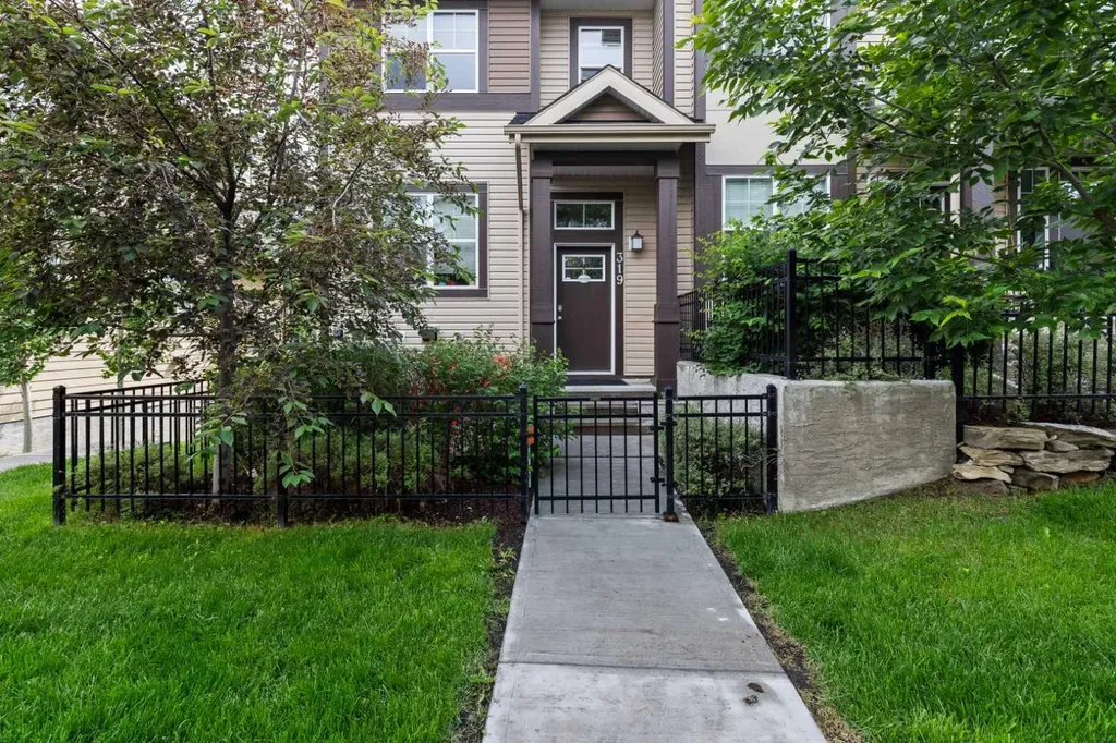 319 Mckenzie Towne Square SE Calgary AB T2Z 1E3